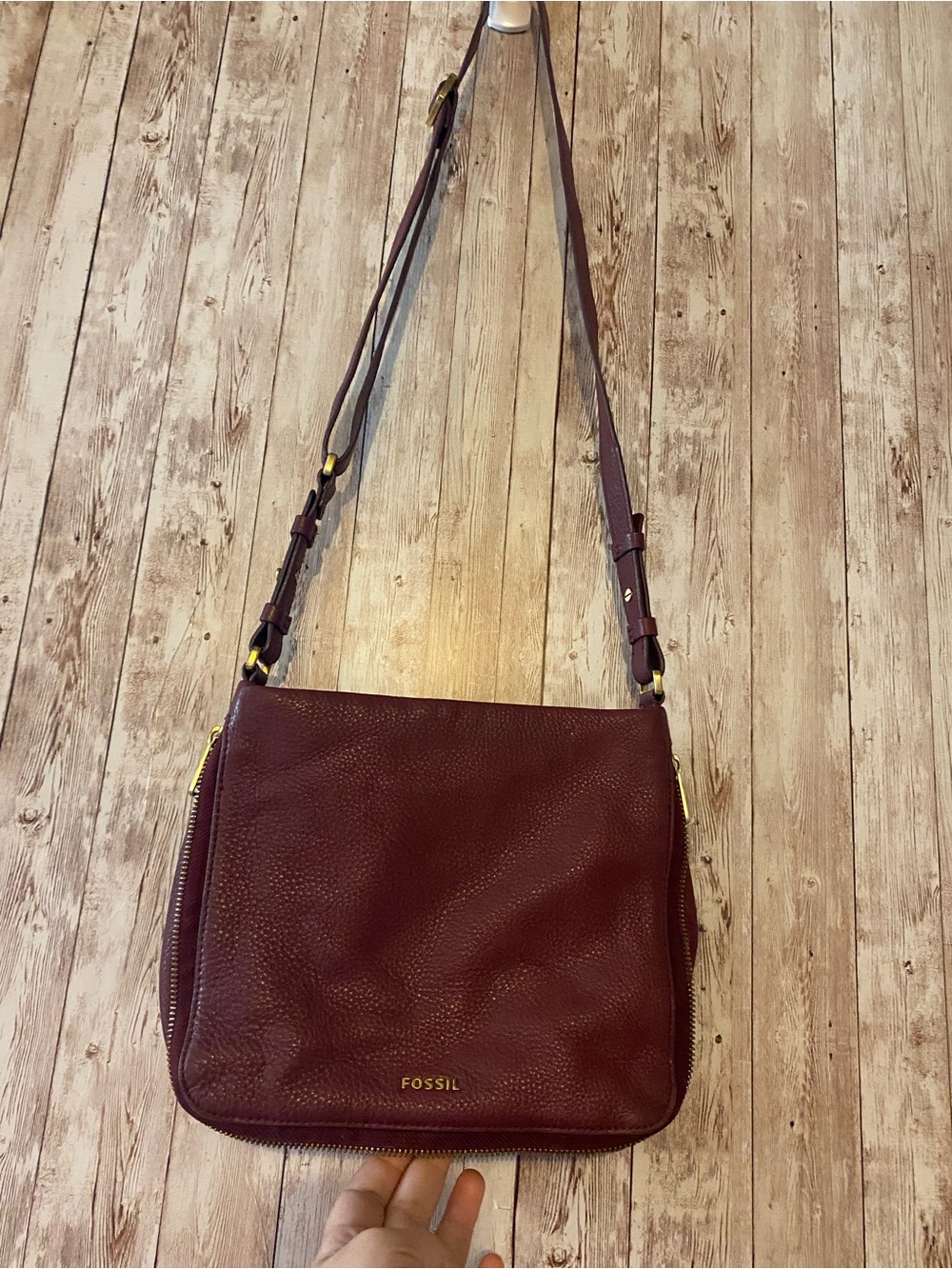 Fossil Preston Women's Leather Crossbody Bag in Deep Burgundy Expandable zip